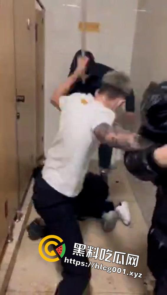又现霸凌事件 一群精神小伙群殴一男一女拳拳到肉录像视频曝光前排吃瓜-4