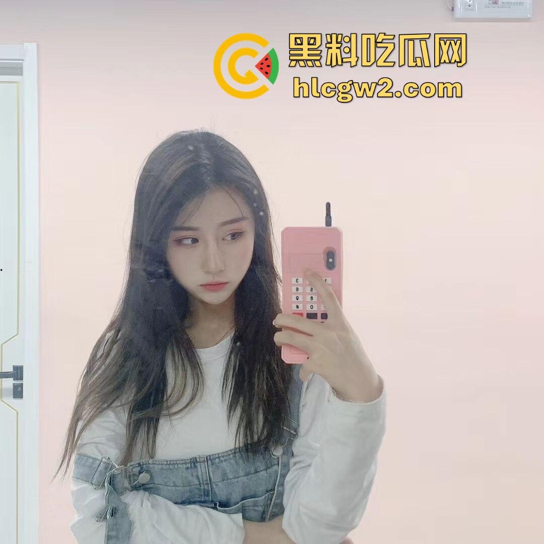 奔放小情侣【黎诗齐】和男友啪啪啪画面流出,约炮全过程大曝光,完美露脸,简直疯狂!-2