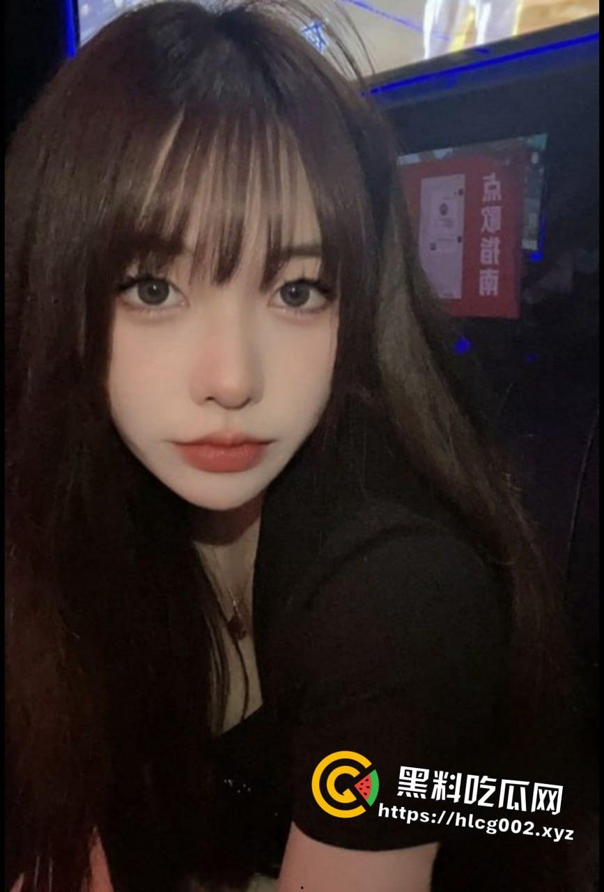 上海魅KTV极品颜值精神小妹与男友疯狂骑乘野战!白嫩的翘臀前后左右上下骑乘超带感!11-3