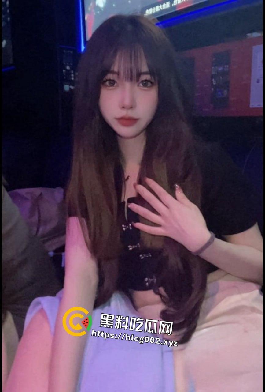 上海魅KTV极品颜值精神小妹与男友疯狂骑乘野战!白嫩的翘臀前后左右上下骑乘超带感!11-4