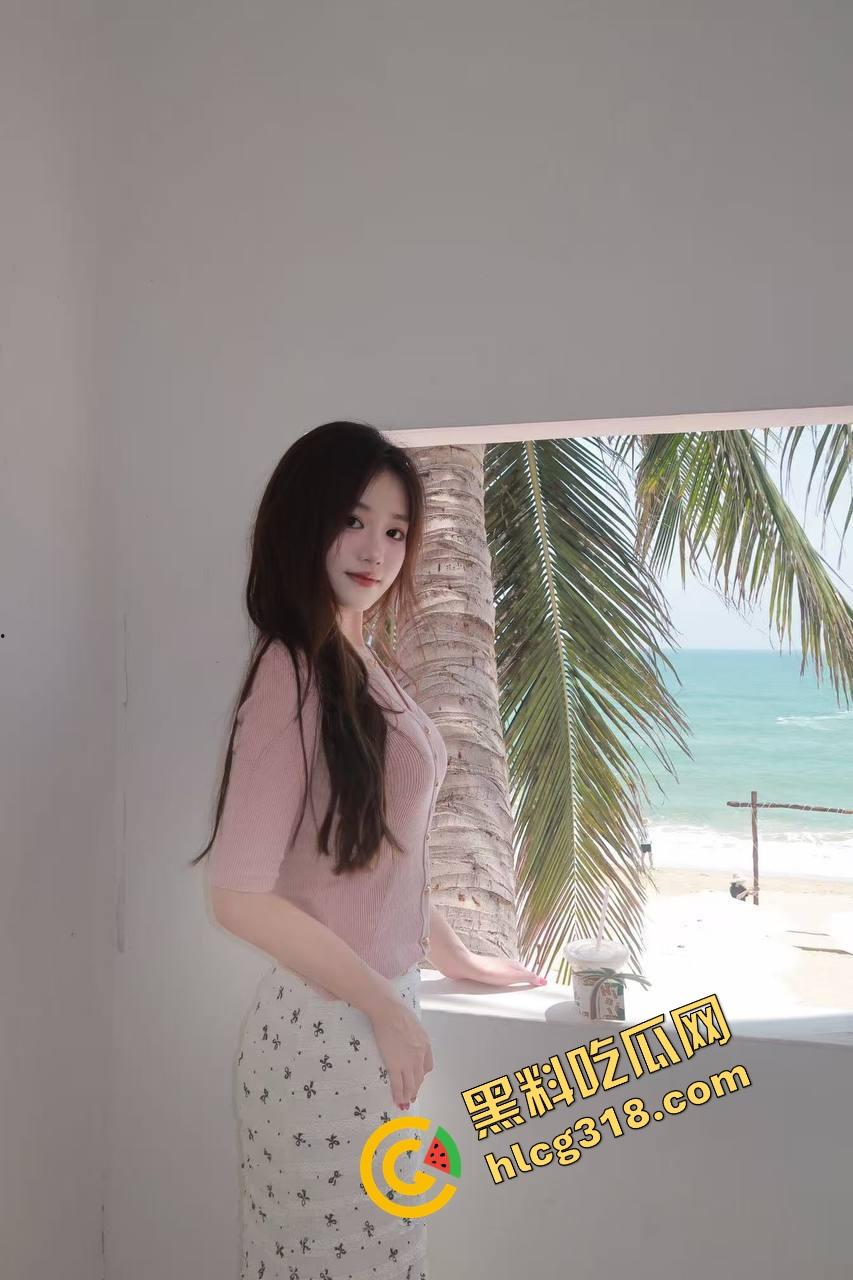 南京MIU酒吧5000块可带走的骚鸡曝光，黑丝镂空奶子贴你脸上，出台再换红丝加攻速，这就叫专业！-10