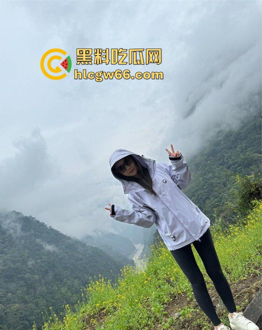 四川幼师【林慧慧】大西北旅游打炮被偷拍 渣男分手泄密曝光极品前女友 内容炸裂！-2