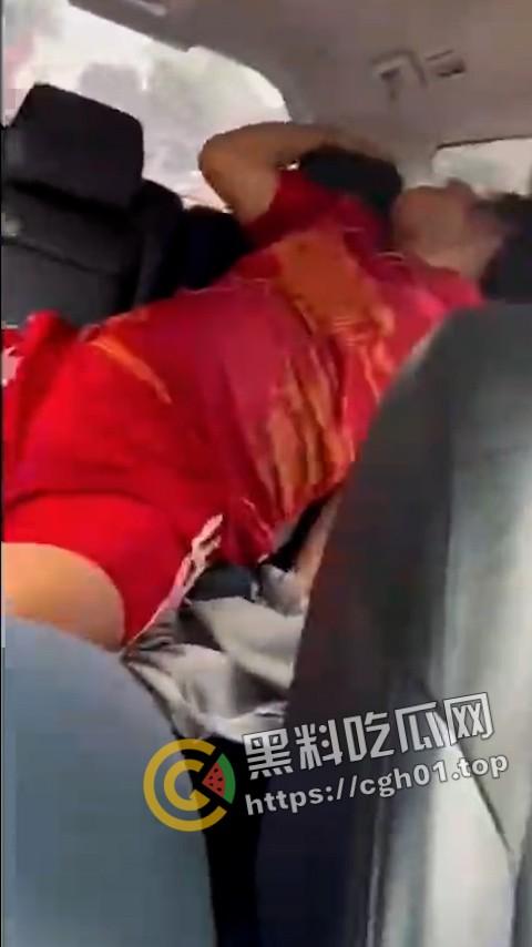 出租车上生孩子!裤子都没脱 孩子就出来了 这也太着急了-3