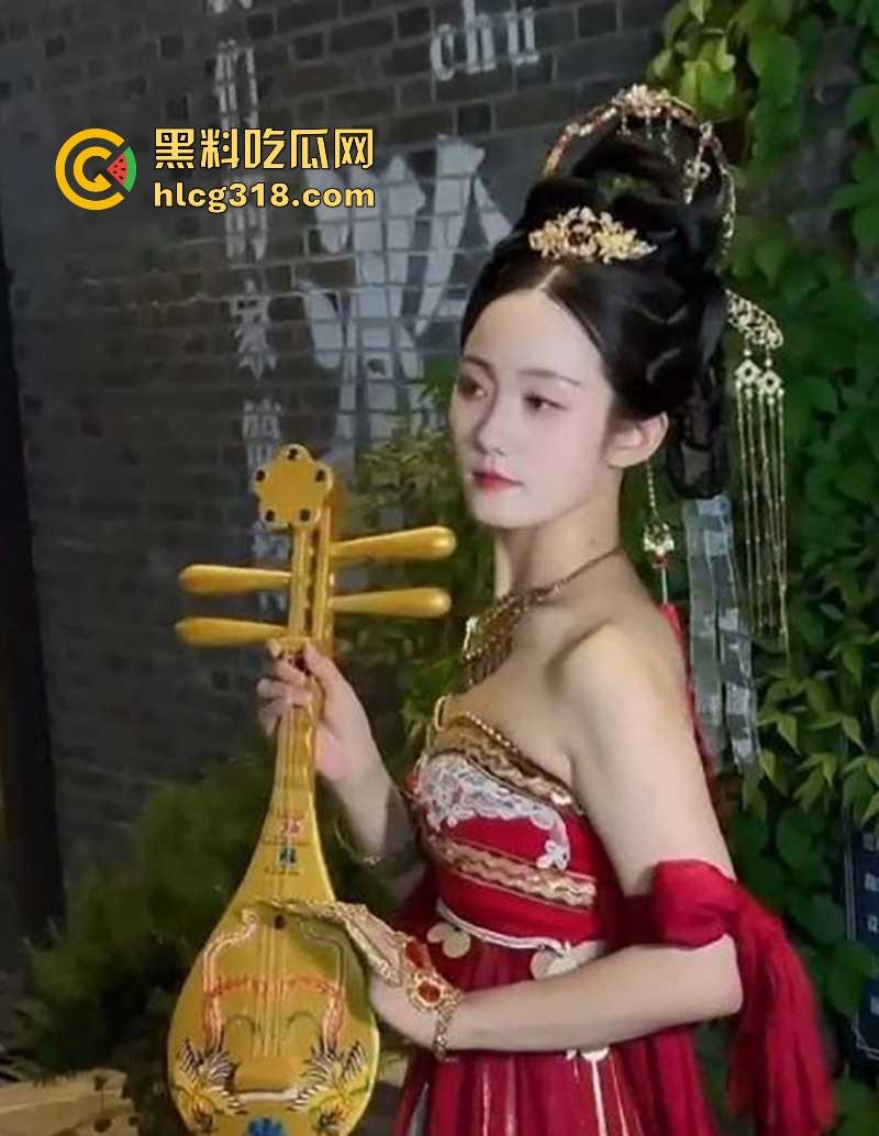 广州大学大三学姐【李慧】气质女神竟是闷骚淫娃，私下勾搭不同壮男，全程露脸各种超淫玩法层出不穷。-2