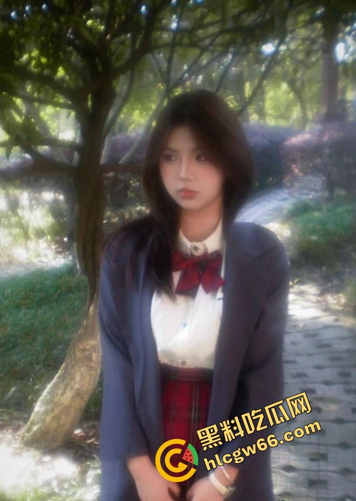 抖音反差嫩妹【宣宣】高颜值清纯女大学生主动献身金主调教，表面人畜无害，实则骚到日夜求炮！-5