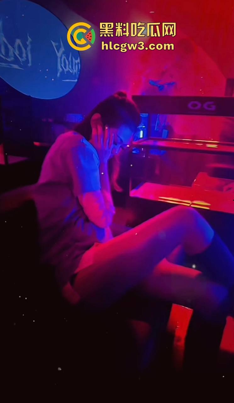 周末火锅约炮人妻『戴雅妍』 火锅局直通床上局 酒吧喝嗨主动求操 少妇屁股一拍屁股翘成桥大腿夹紧喊别停！-5