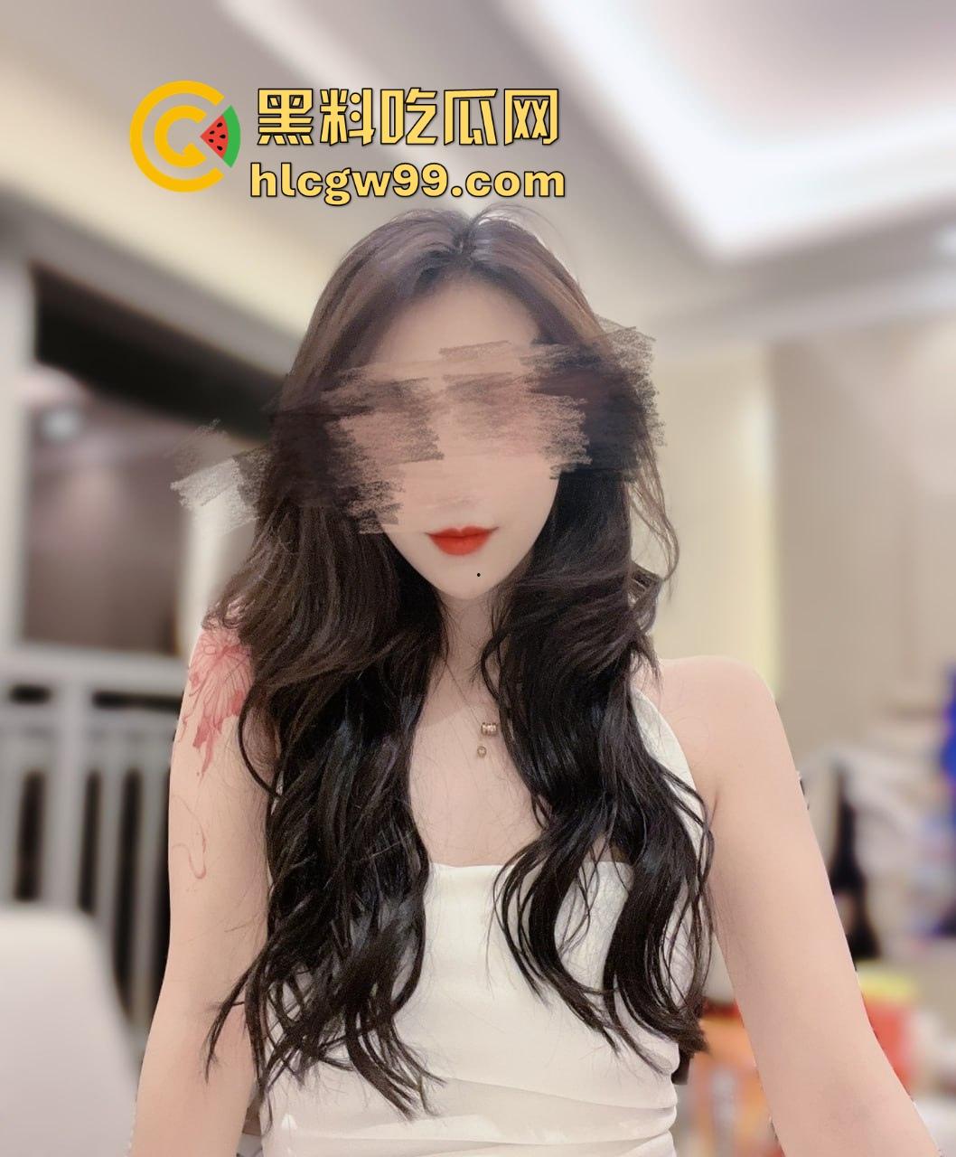 深圳绿帽大神又分享群P细节,沉迷征服人妻的肉体和精神,群P玩出新高度,肉棒前后夹击一边哭一边爽!-6