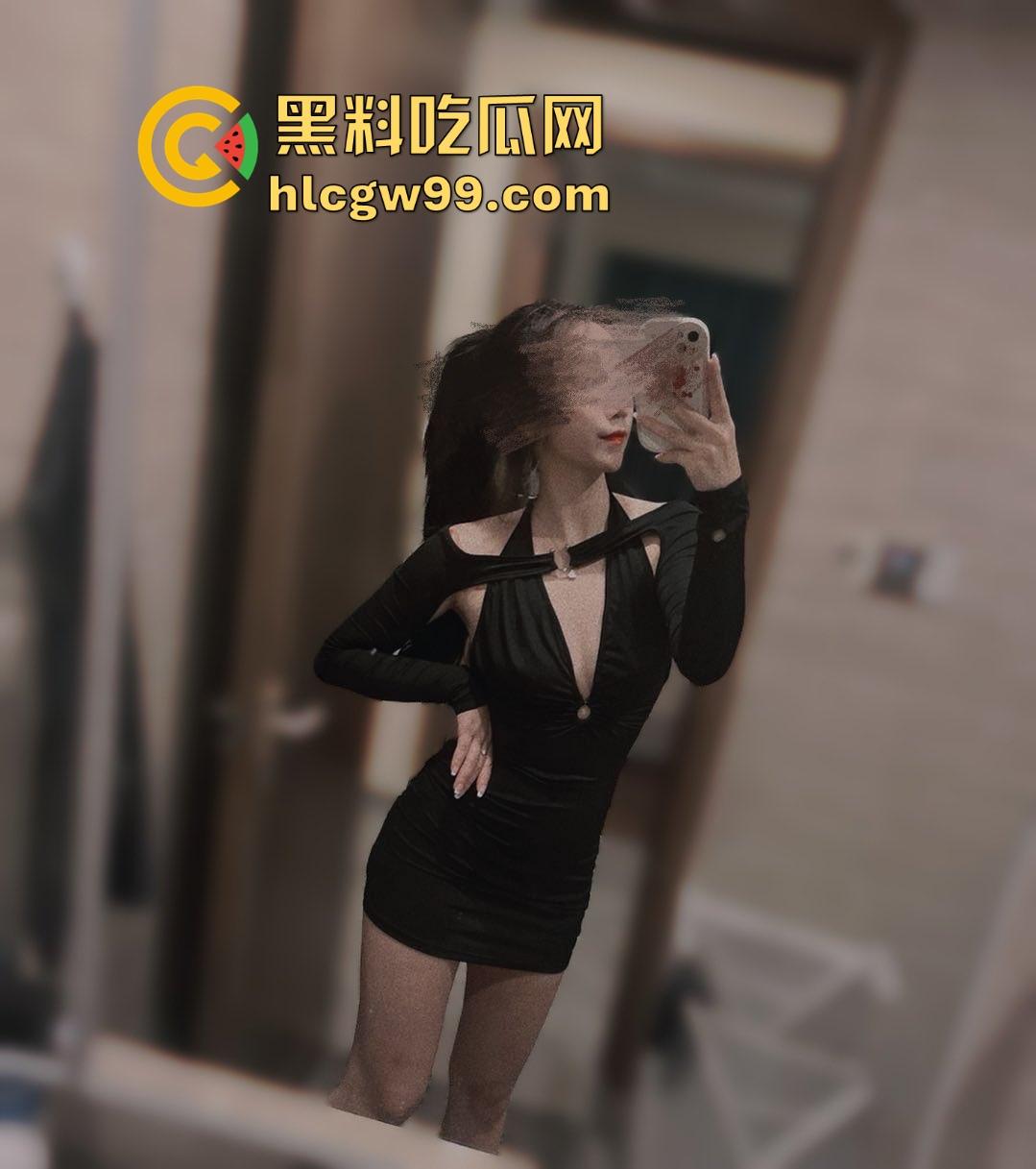深圳绿帽大神又分享群P细节,沉迷征服人妻的肉体和精神,群P玩出新高度,肉棒前后夹击一边哭一边爽!-7