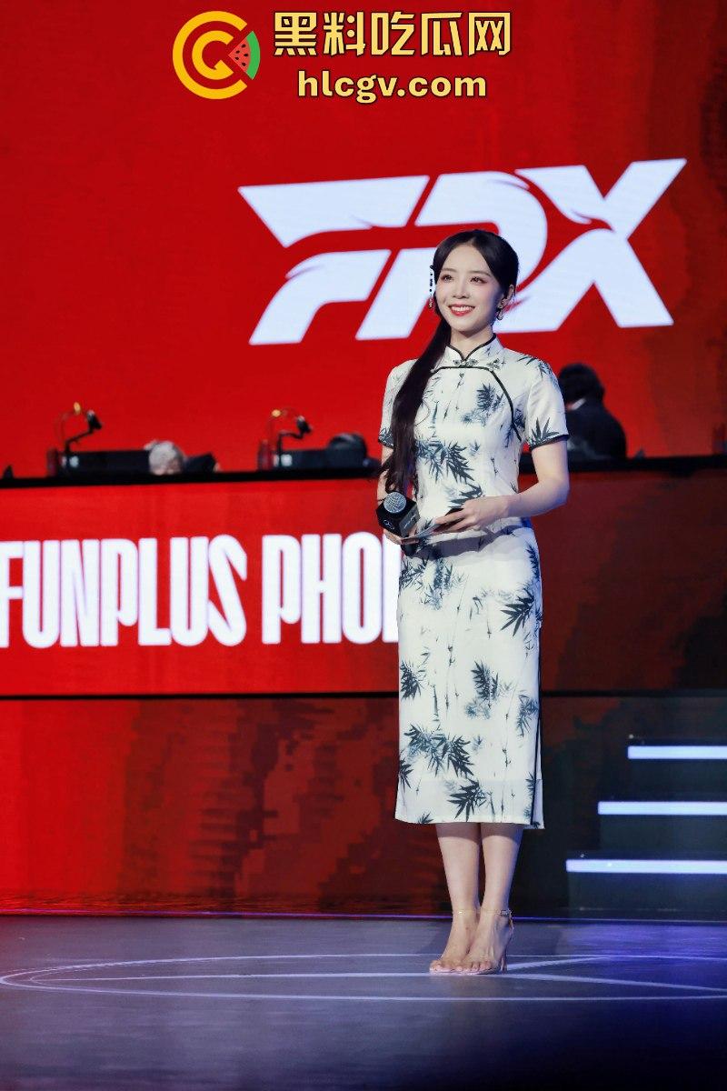 英雄联盟官方主持人【余霜】思想开放其本人是特别骚的反差婊 口交视频流出速看!-5