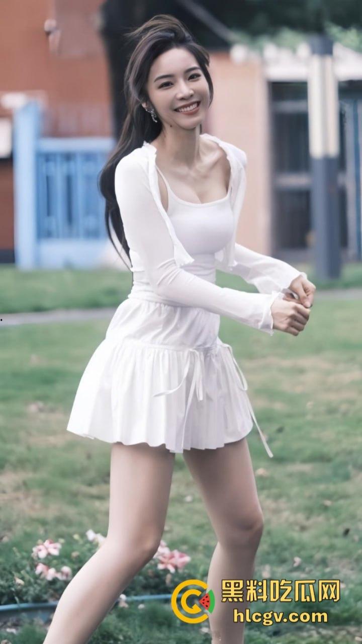 英雄联盟官方主持人【余霜】思想开放其本人是特别骚的反差婊 口交视频流出速看!-6