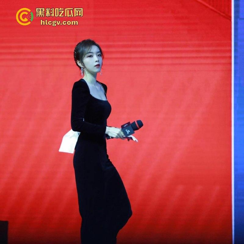 英雄联盟官方主持人【余霜】思想开放其本人是特别骚的反差婊 口交视频流出速看!-12