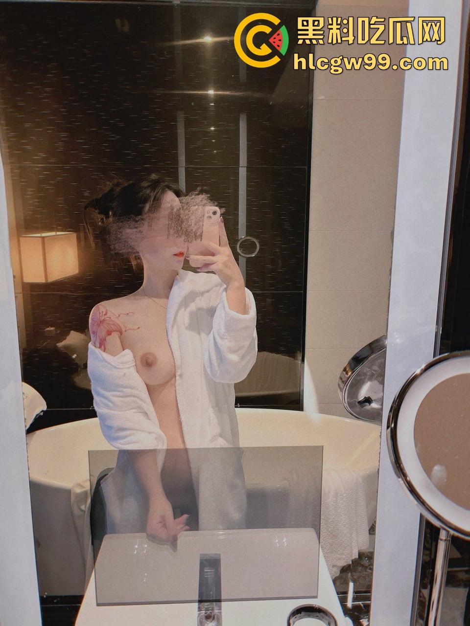 深圳绿帽大神又分享群P细节,沉迷征服人妻的肉体和精神,群P玩出新高度,肉棒前后夹击一边哭一边爽!-26