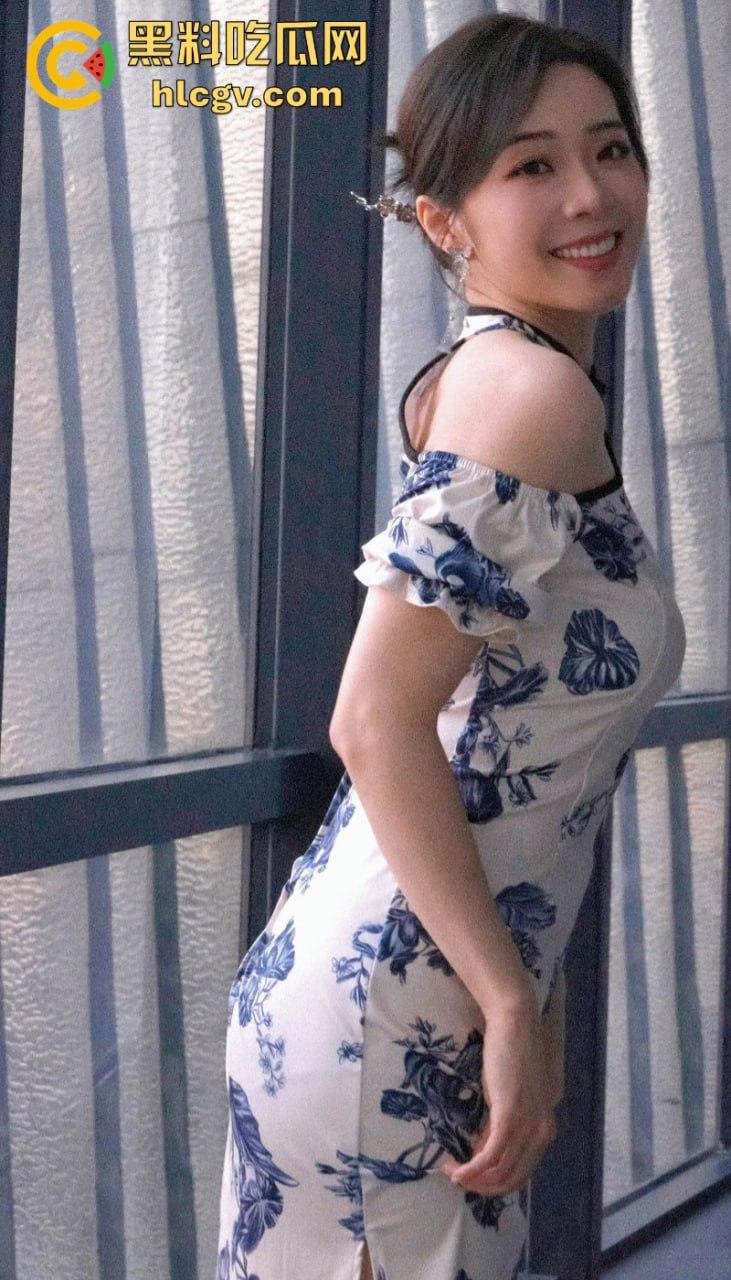 英雄联盟官方主持人【余霜】思想开放其本人是特别骚的反差婊 口交视频流出速看!-16