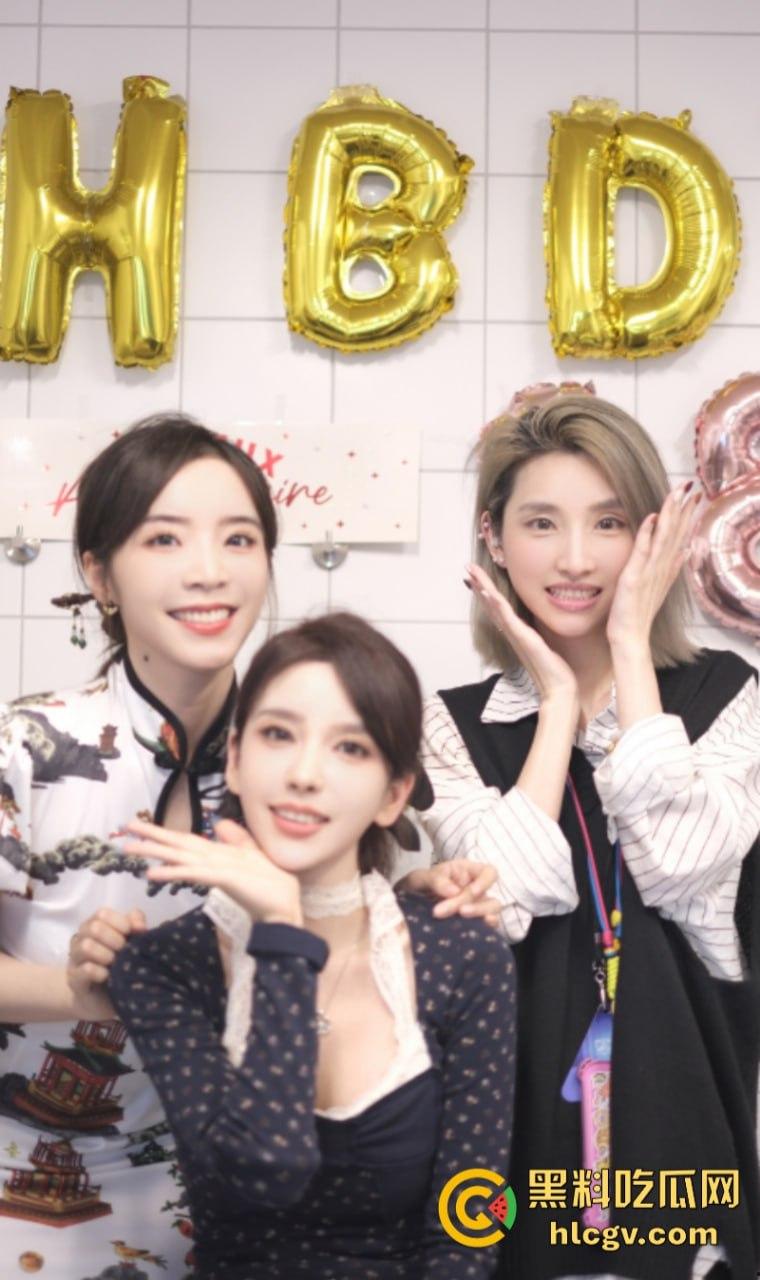 英雄联盟官方主持人【余霜】思想开放其本人是特别骚的反差婊 口交视频流出速看!-23