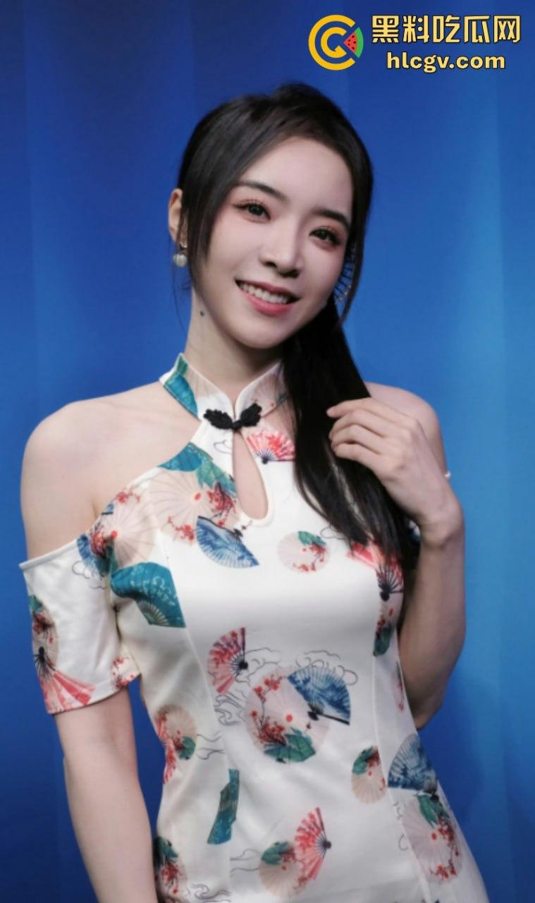 英雄联盟官方主持人【余霜】思想开放其本人是特别骚的反差婊 口交视频流出速看!-26