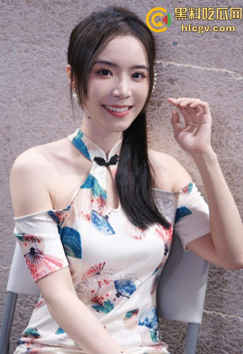 英雄联盟官方主持人【余霜】思想开放其本人是特别骚的反差婊 口交视频流出速看!-27