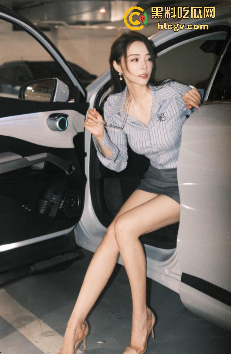 英雄联盟官方主持人【余霜】思想开放其本人是特别骚的反差婊 口交视频流出速看!-30