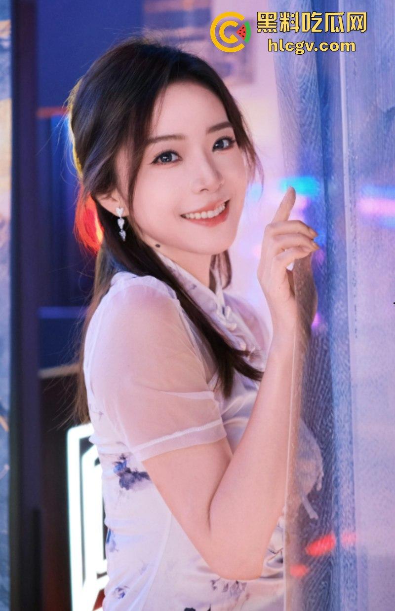 英雄联盟官方主持人【余霜】思想开放其本人是特别骚的反差婊 口交视频流出速看!-31