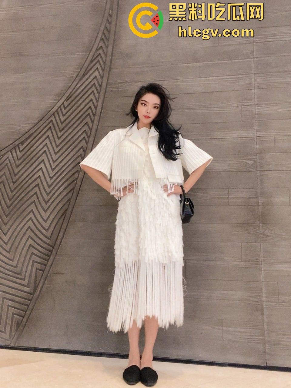 瓜友投稿日单位同事【尤文君】,真实颜值与美颜对比!这换头术真敢用!-1