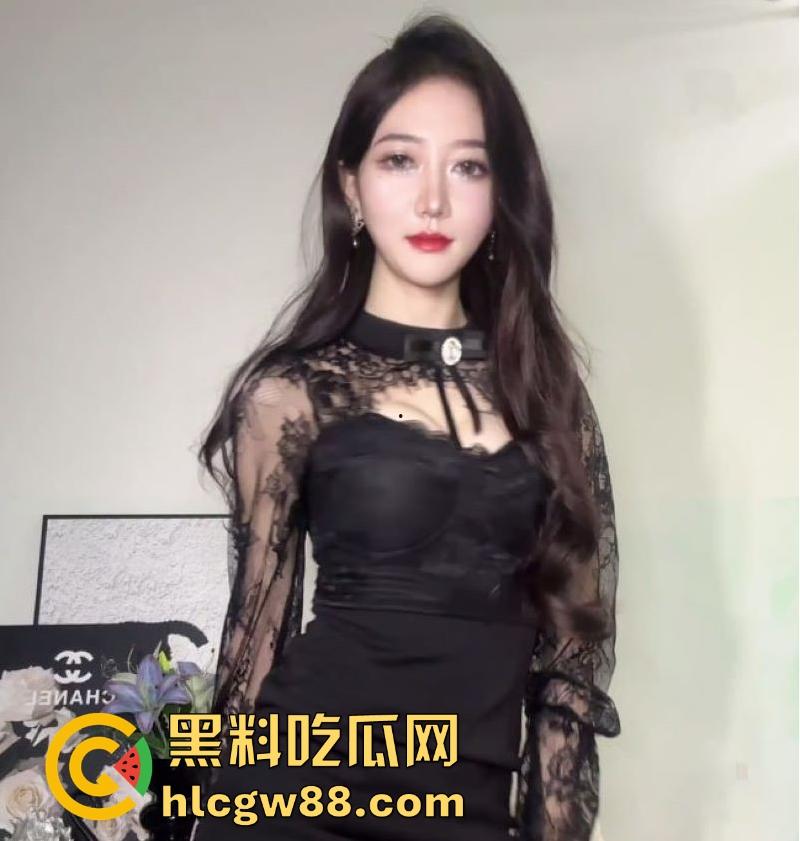 抖音反差婊网红【蜜桃妹妹】跟金主视频裸聊遭曝光 呻吟发骚脱衣诱惑 脸穴同框掰逼自慰!-2