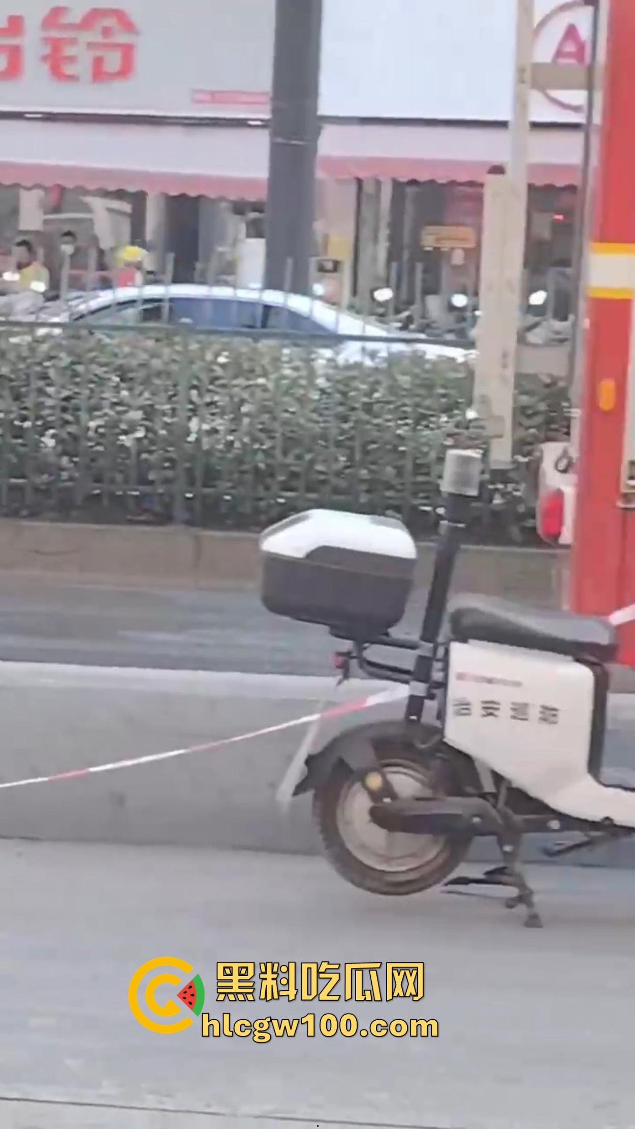 杭州拱墅区华中南路地铁站附近水泥罐开裂,粉尘喷溅路人瞬间变雕像,巨响震楼吓坏住户!-3