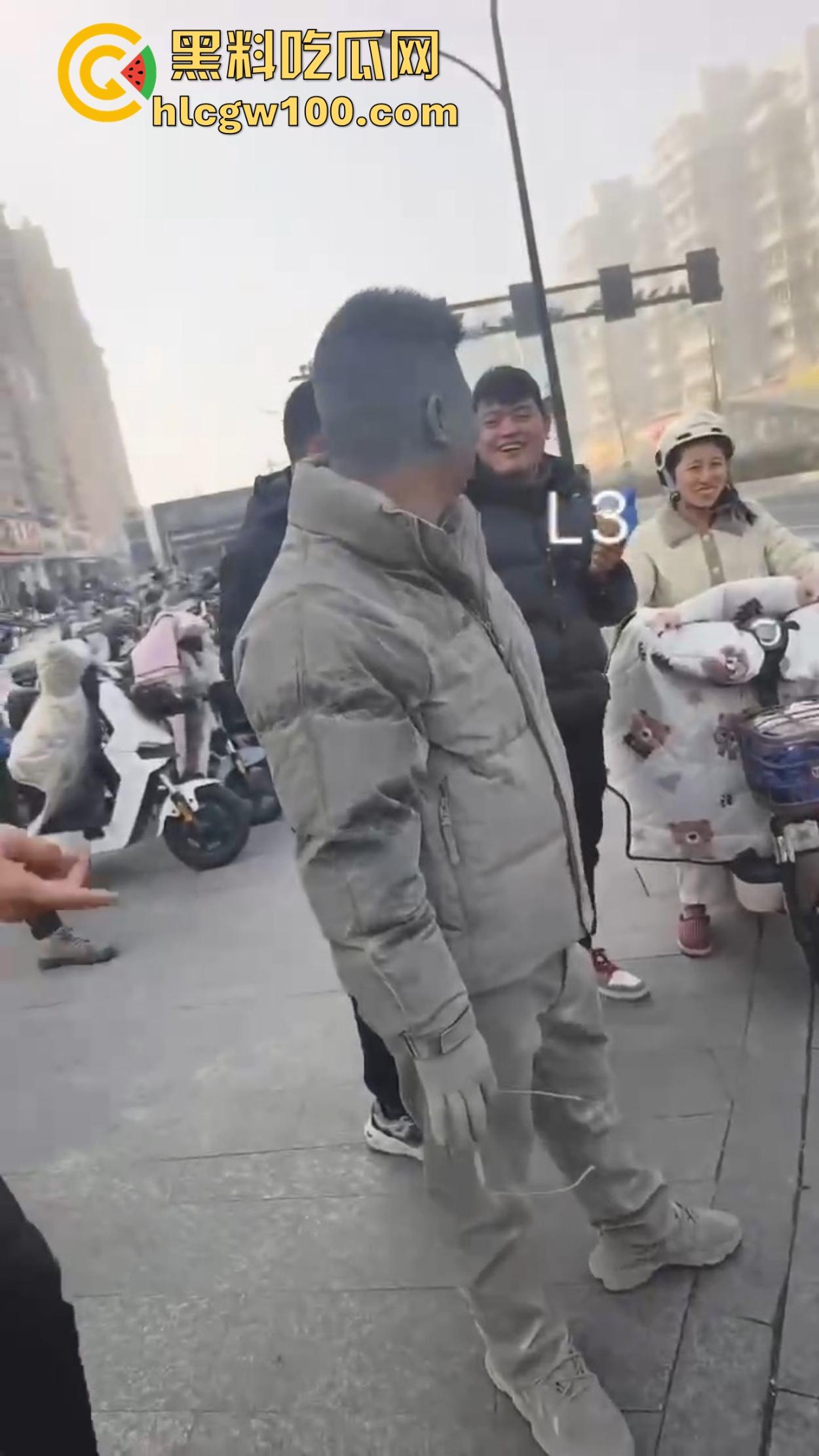 杭州拱墅区华中南路地铁站附近水泥罐开裂,粉尘喷溅路人瞬间变雕像,巨响震楼吓坏住户!-8