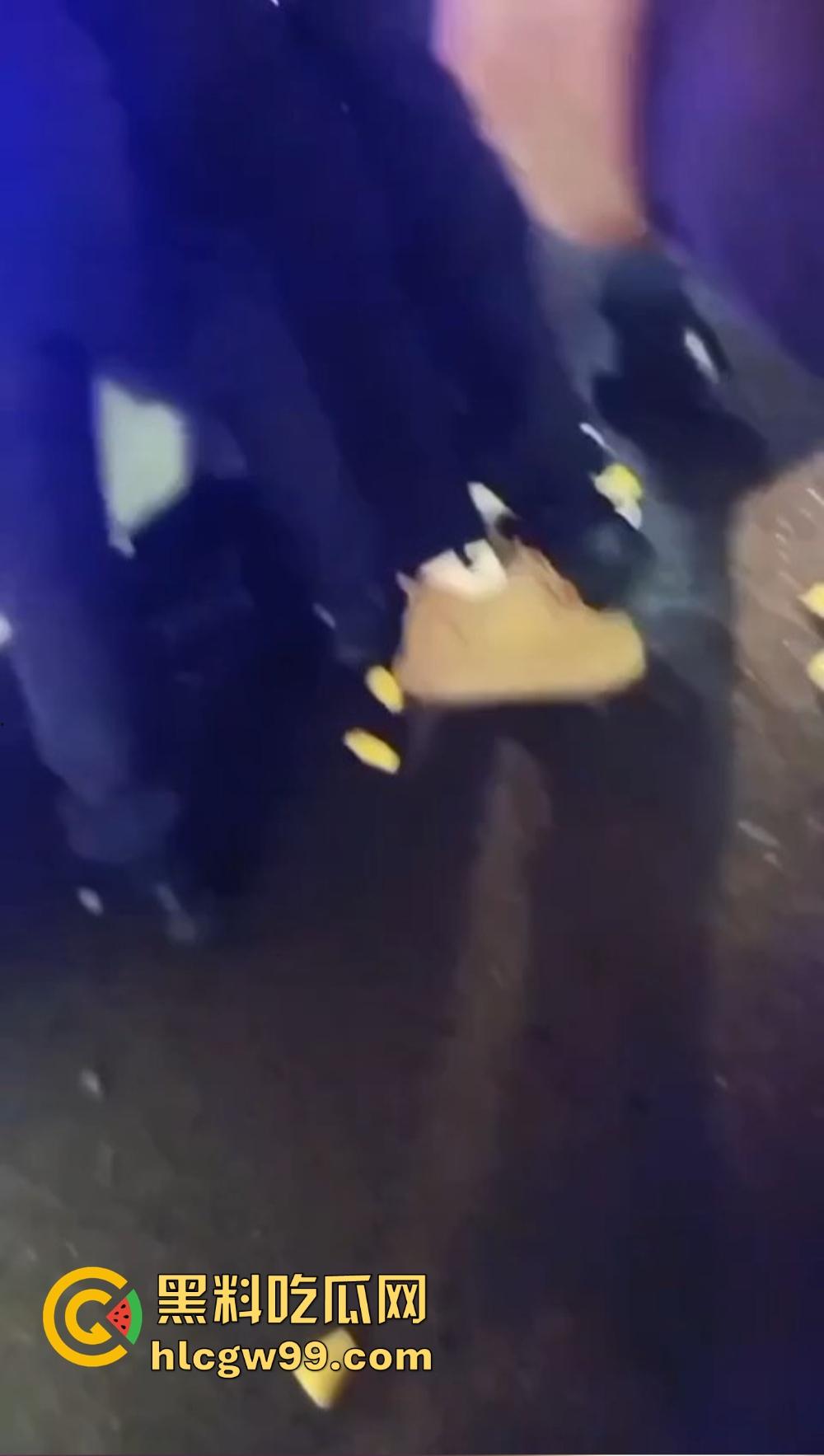 重庆石柱酒局变拳局,醉汉狂砸警察,酒后失控狂揍警察,现场打成一锅粥!-8