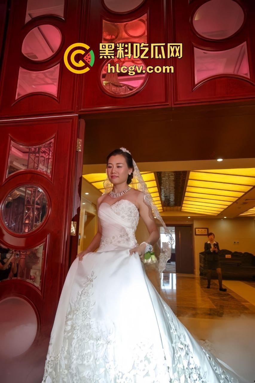 台州极品骚货【蒋莉】云盘高质私拍不雅照泄露!从销售干到婚纱,再被调教成母狗,真是玩得够野!-3
