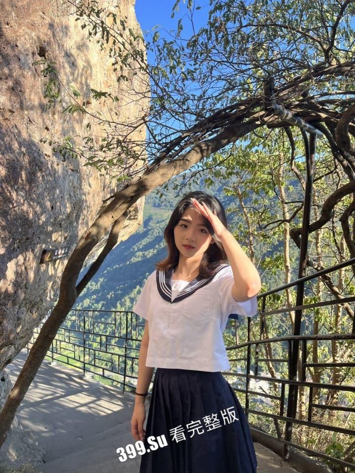 重庆财经职业学院 19岁学生 #范欣  因恋爱期间在抖音聊骚帅哥 被现男友发现并分手 曝光性爱视频-2