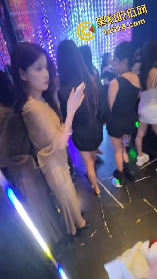 魔都永利party k凌晨免费喝酒,300妹子随便选600块一小时,上海男人的快乐太简单了!-10