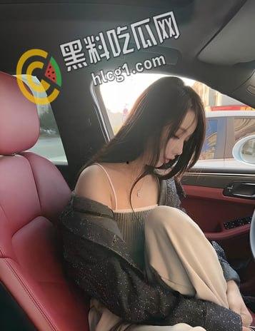 抖音网红反差骚货 wasasa 在户外偶遇粉丝带回家跪舔粉丝 口交镜前后入啪啪射肥臀 姐姐真是太宠粉啦-3