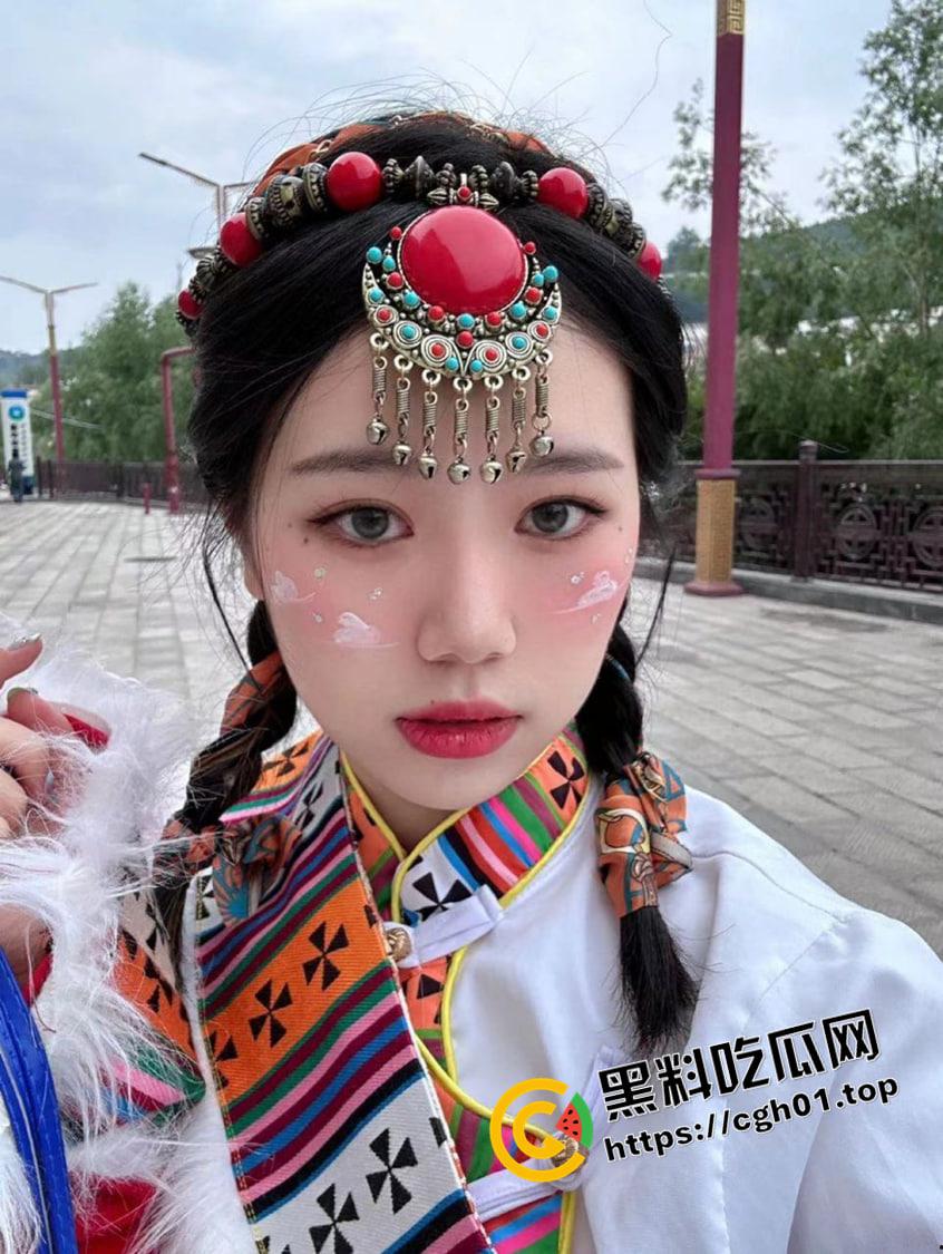 四川大学女大学生网调被流出 文学系甜美妹子 包满鲍鱼 柔软多汁 极品-1