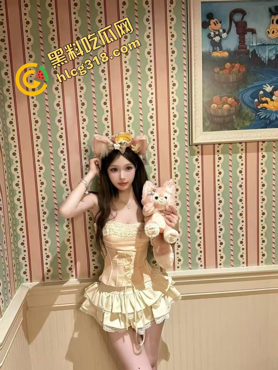 西安培华学院『赵露媛』火车上撕烂牛仔裤被爆操,女大坐车出游直接坐上男友鸡巴,全程自拍记录高潮表情!-2