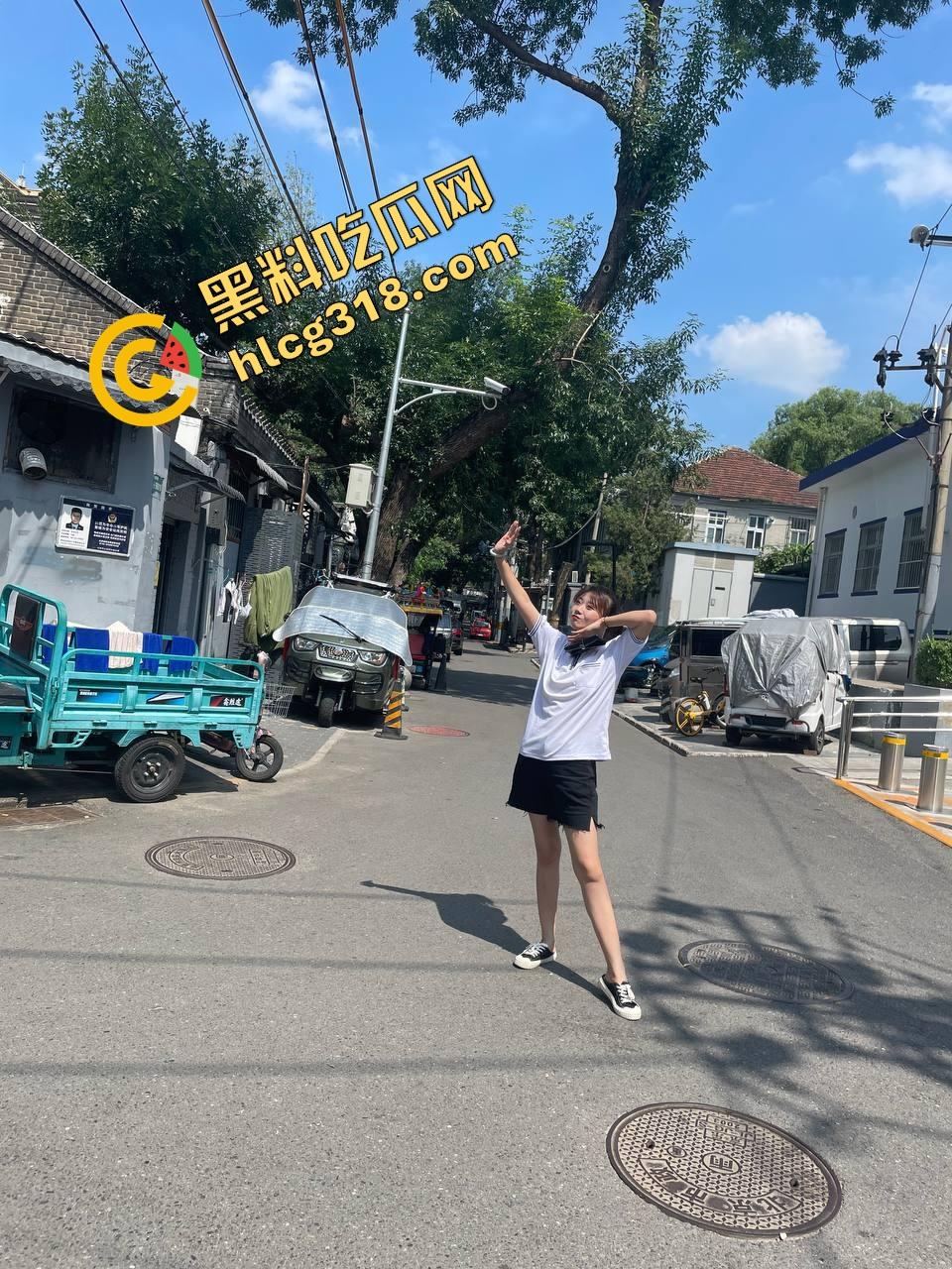 西安培华学院『赵露媛』火车上撕烂牛仔裤被爆操,女大坐车出游直接坐上男友鸡巴,全程自拍记录高潮表情!-6