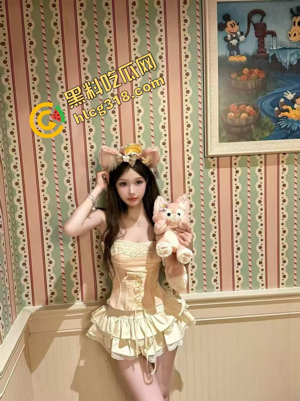 西安培华学院『赵露媛』火车上撕烂牛仔裤被爆操,女大坐车出游直接坐上男友鸡巴,全程自拍记录高潮表情!-9