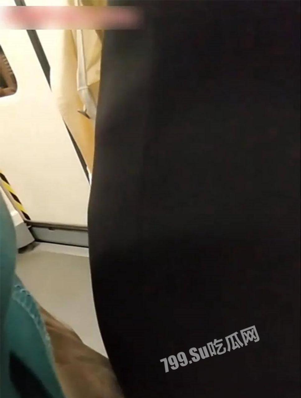 户外顶臀 强制顶射摸臀 当着男友的面 顶射气质美女!-7