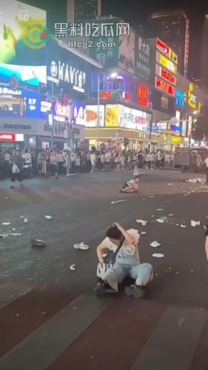 长沙五一广场惨剧真相大揭秘,网约车司机清理后座失控撞伤8人——酒驾毒驾排除,网约车司机到底干了什么-5