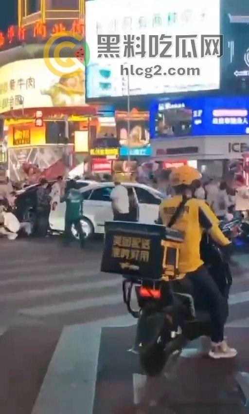 长沙五一广场惨剧真相大揭秘,网约车司机清理后座失控撞伤8人——酒驾毒驾排除,网约车司机到底干了什么-6