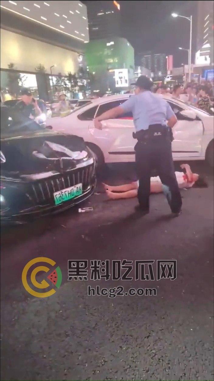 长沙五一广场惨剧真相大揭秘,网约车司机清理后座失控撞伤8人——酒驾毒驾排除,网约车司机到底干了什么-9