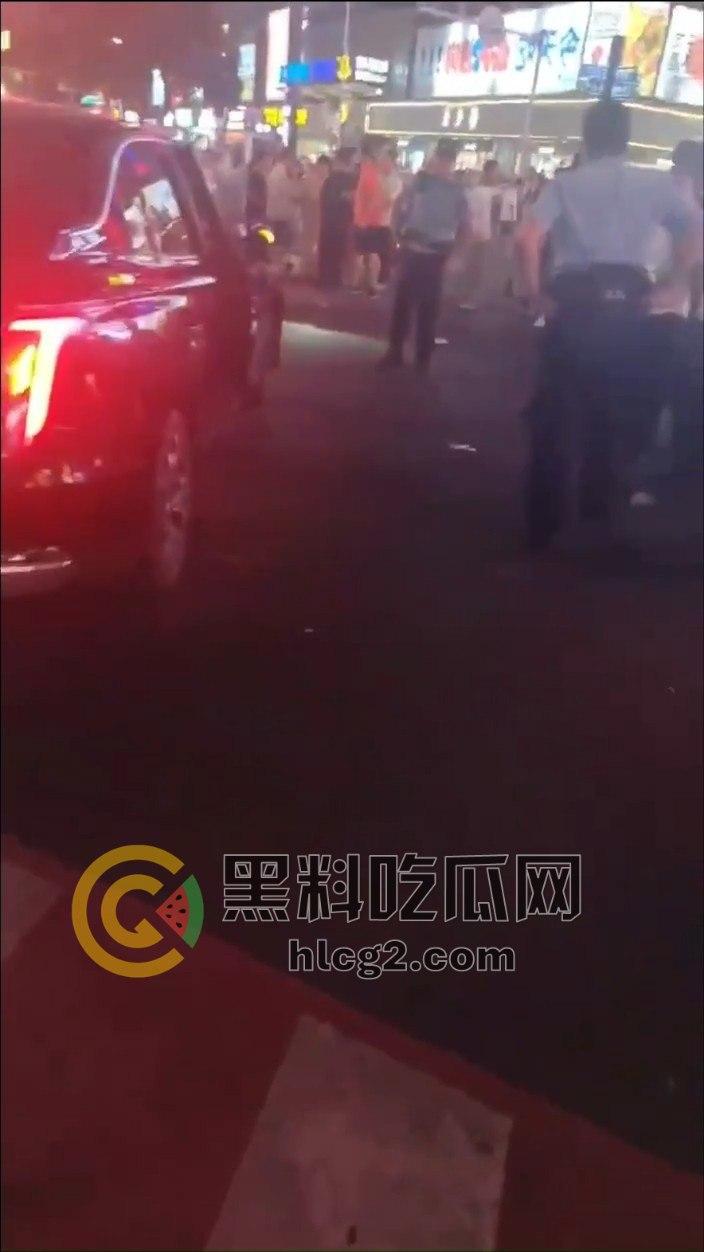 长沙五一广场惨剧真相大揭秘,网约车司机清理后座失控撞伤8人——酒驾毒驾排除,网约车司机到底干了什么-12