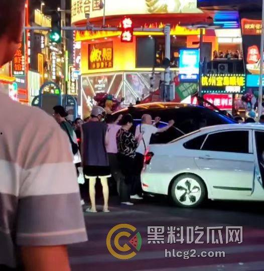 长沙五一广场惨剧真相大揭秘,网约车司机清理后座失控撞伤8人——酒驾毒驾排除,网约车司机到底干了什么-13