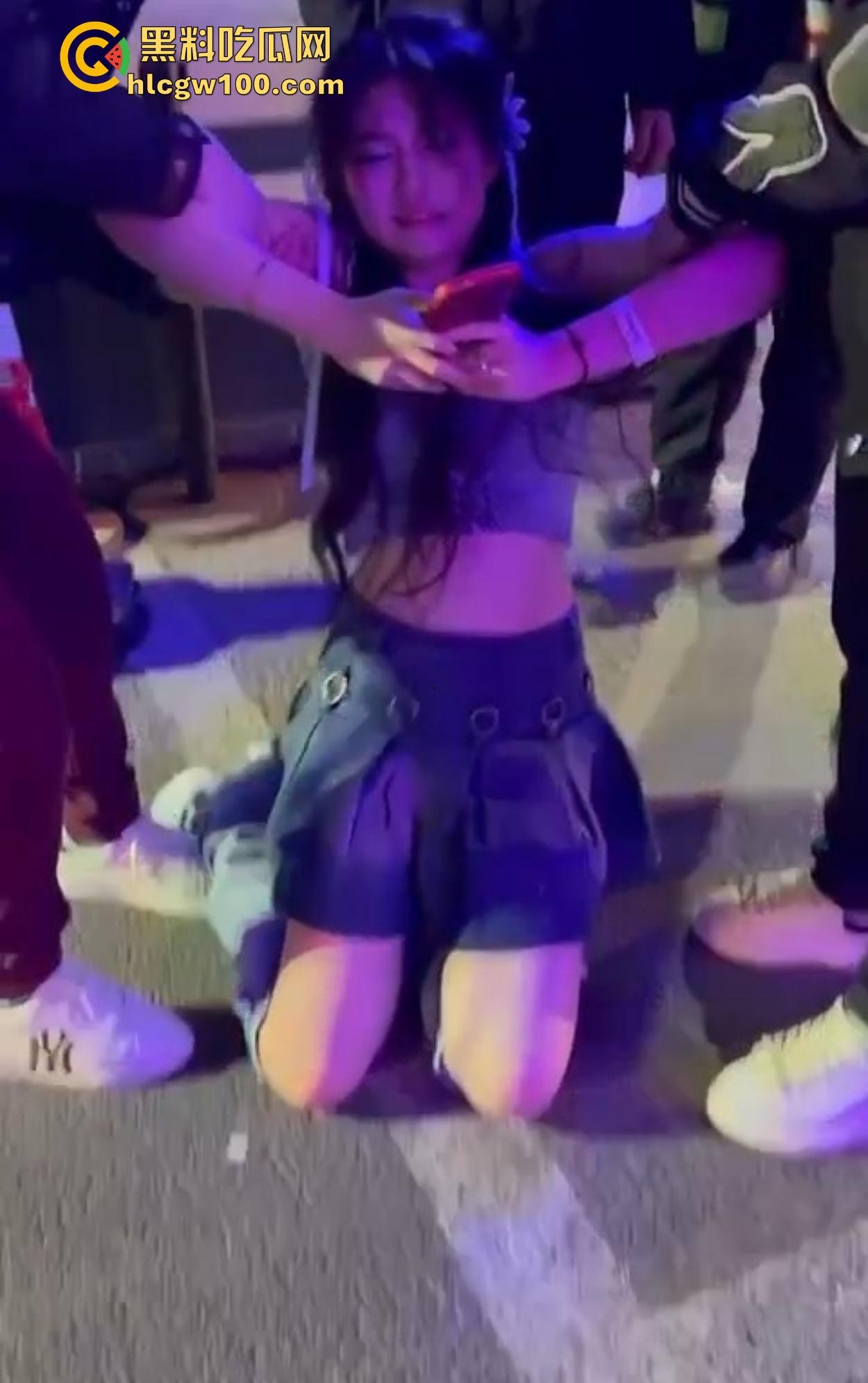 跨年夜小仙女醉酒全场失守 新年第一捡被玩到断片 捡到就是赚到 新年第一捡的骚货被玩坏蹬起来不心疼！-5