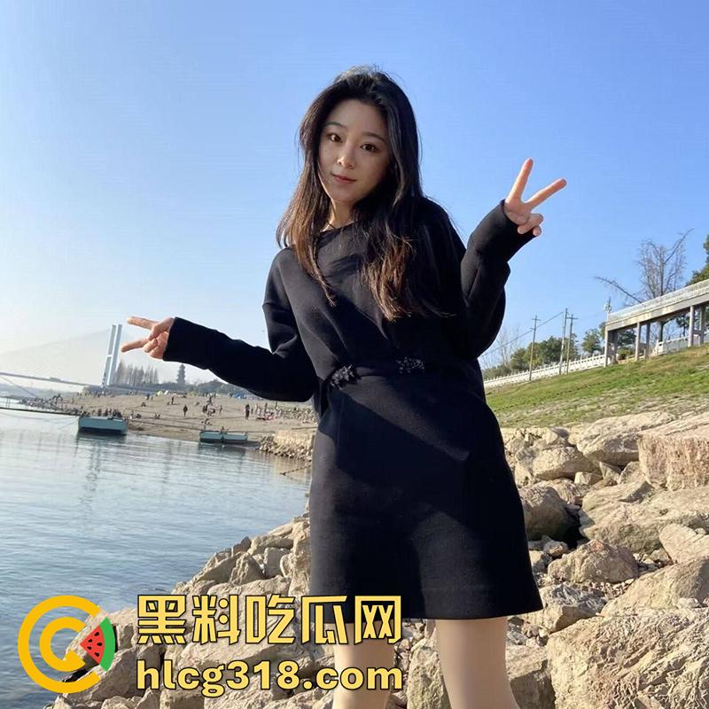 南通长腿反差婊【罗婷嘉】,细腰肥臀身材极品,分手后偷开男友家门锁,只为了追求大鸡巴的快乐!-1