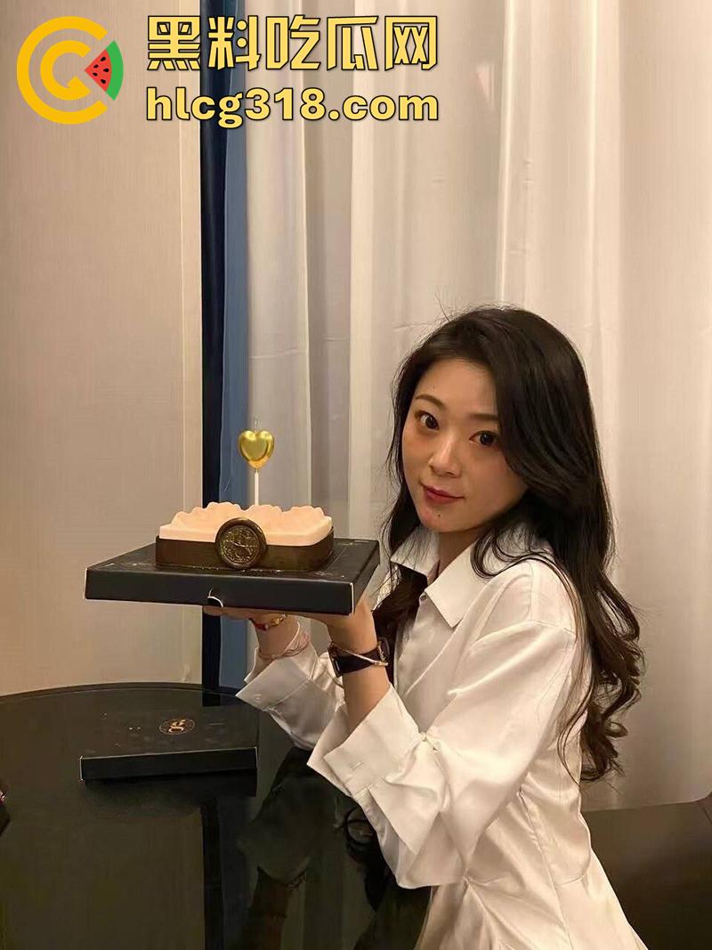 南通长腿反差婊【罗婷嘉】,细腰肥臀身材极品,分手后偷开男友家门锁,只为了追求大鸡巴的快乐!-2