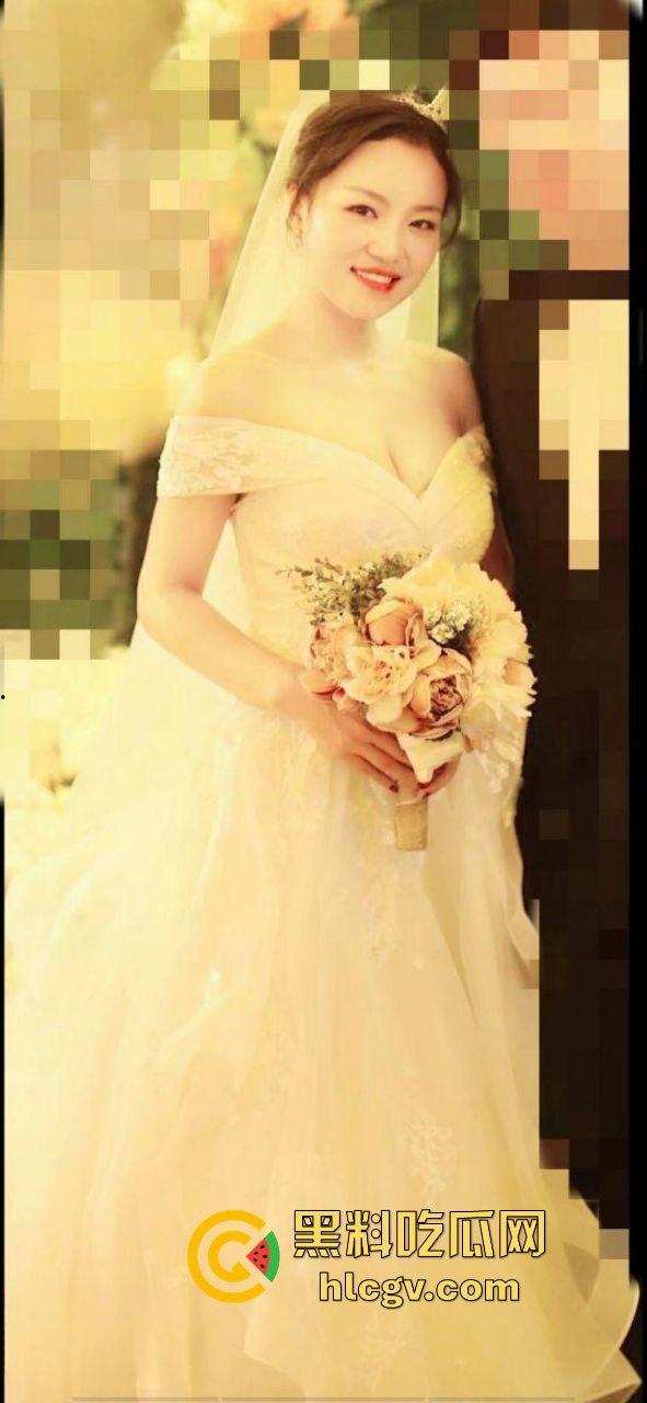 合肥狗婊子【房明敏】婚纱绿帽淫妻丑闻爆发!绿帽老公泄露视频,连婚纱激情戏都全曝光!-1