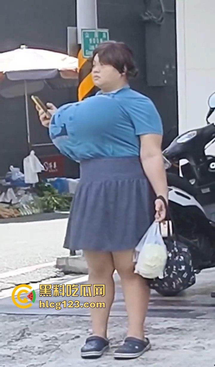 台湾坦克之王出动!胸大如篮球甩起来能砸晕人,瓜友有知道这是什么码的吗?-3