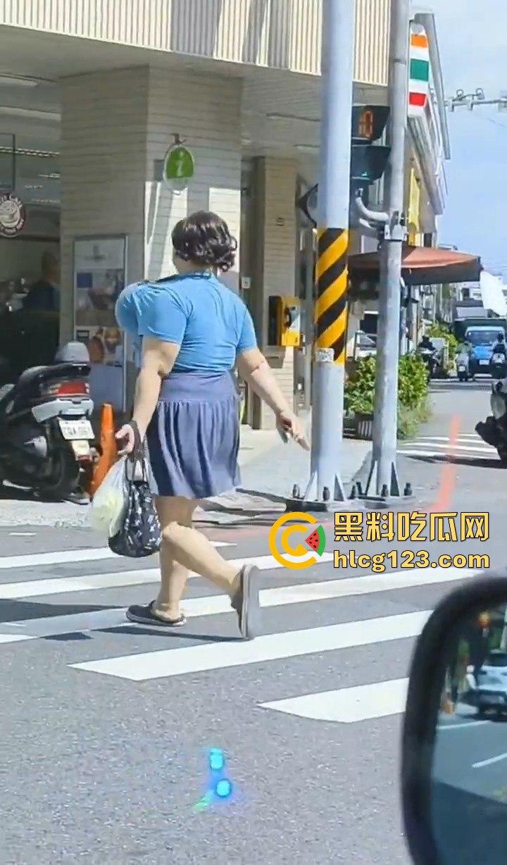 台湾坦克之王出动!胸大如篮球甩起来能砸晕人,瓜友有知道这是什么码的吗?-6