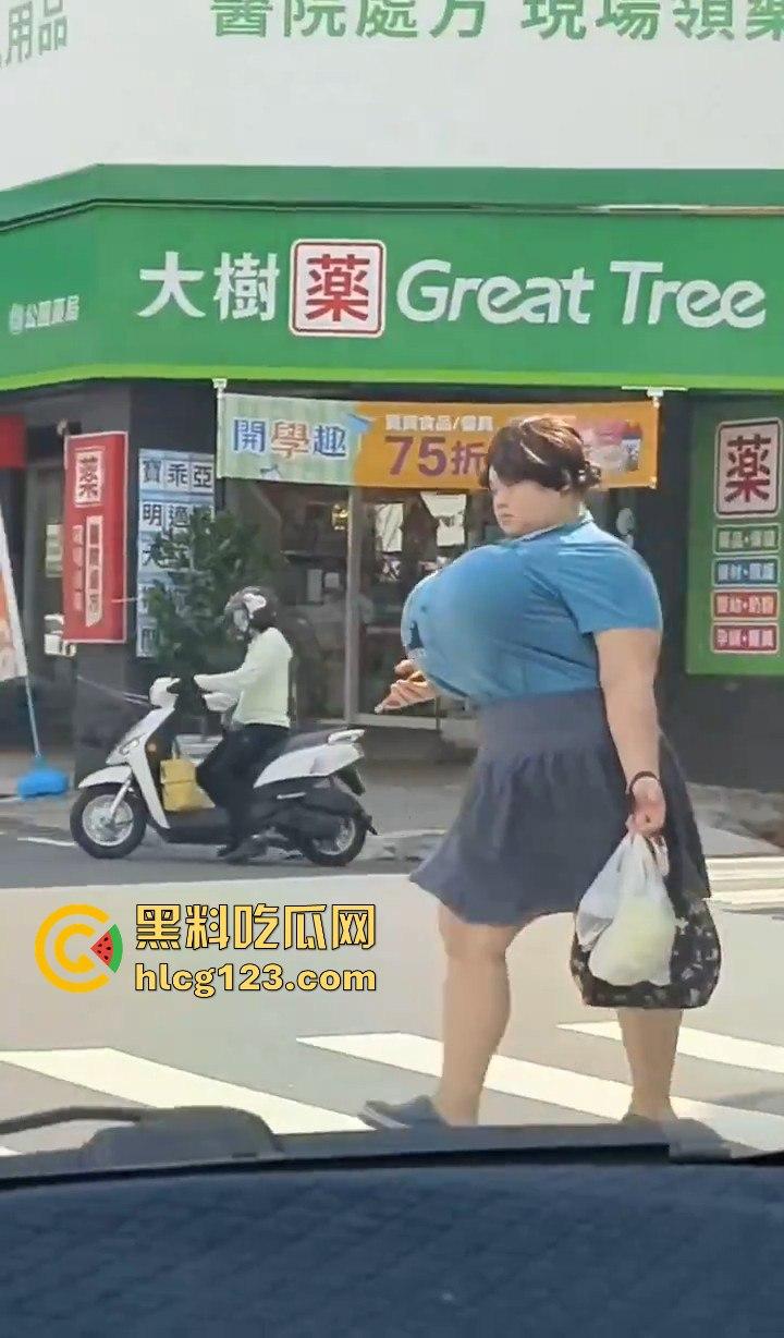 台湾坦克之王出动!胸大如篮球甩起来能砸晕人,瓜友有知道这是什么码的吗?-8