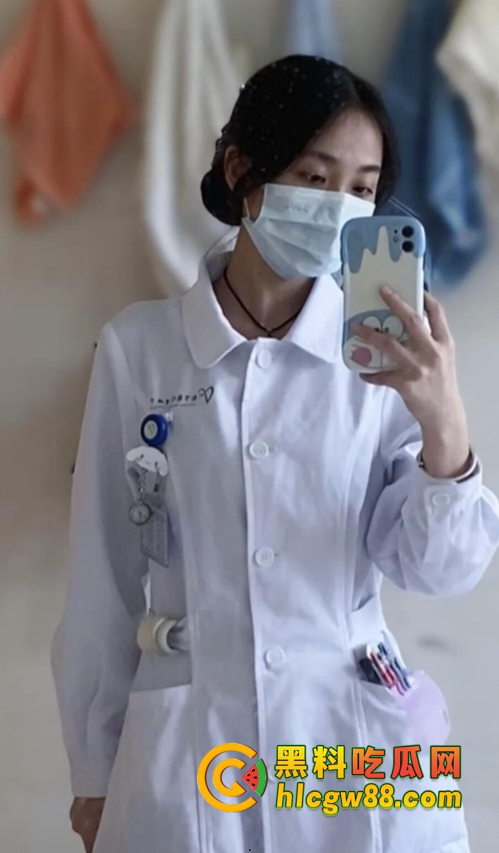 深圳卫校高颜值护士『蓝珊珊』兼职外围流出,美乳大屁股成炮架子,被金主后入爽成小马达!-16