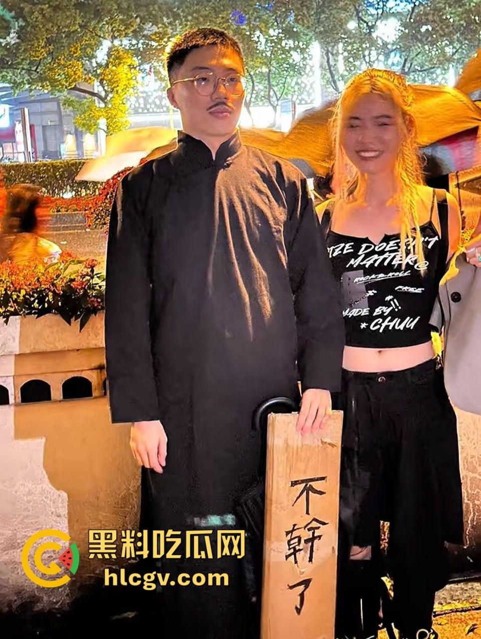 上海中山公园coser夜晚集体发疯,唱歌玩得嗨被带走!场面混乱如甄嬛传翻拍!-8